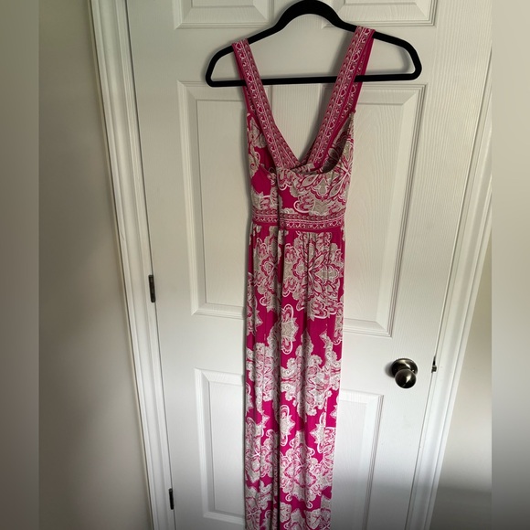 Women’s Dress - Picture 2 of 4